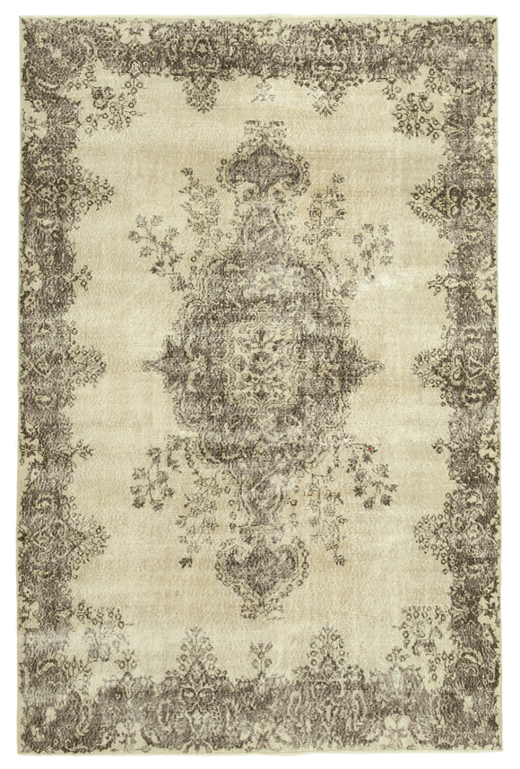 6' 11'' x 10' 2'' Handmade Beige Vintage Rug