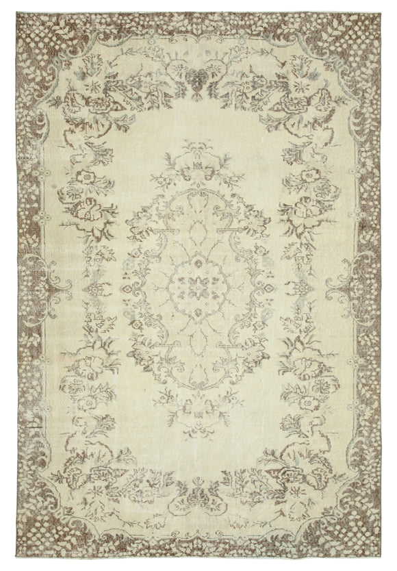 6' 10'' x 9' 11'' Handmade Turkish Vintage Rug