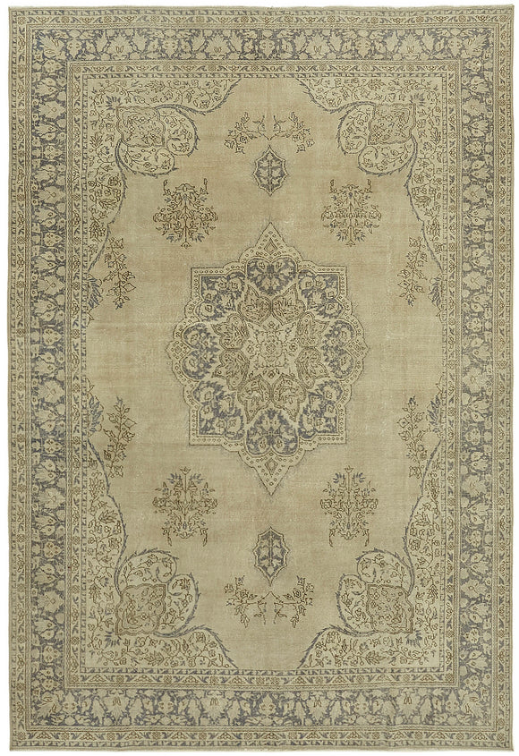 8' 2'' x 11' 11'' Vintage Hand-Knotted Rug