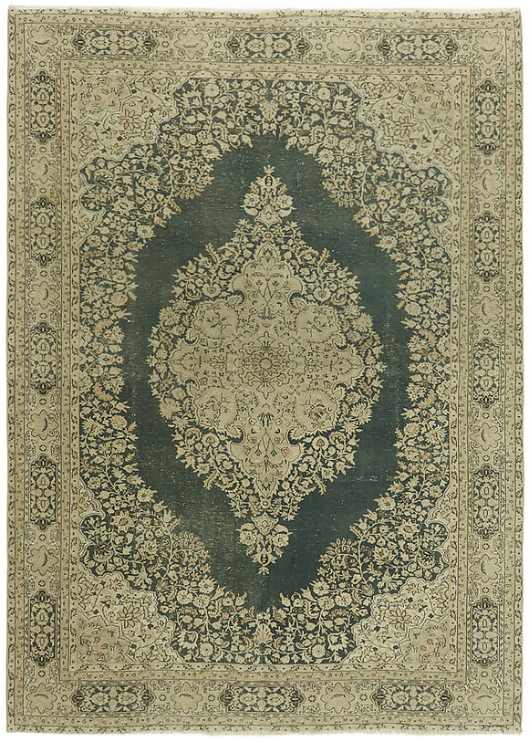 6' 8'' x 9' 2'' Vintage Hand-Knotted Rug