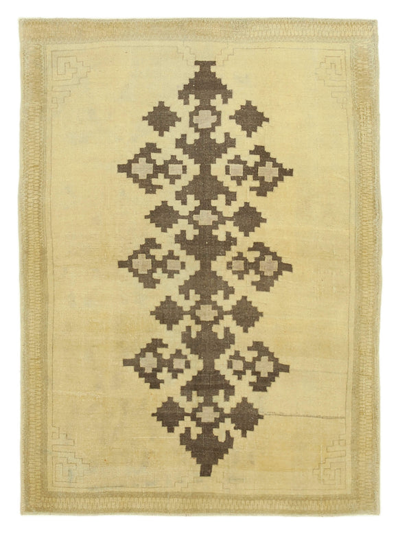 4' 6'' x 6' 4'' Hand-Knotted Oriental Rug