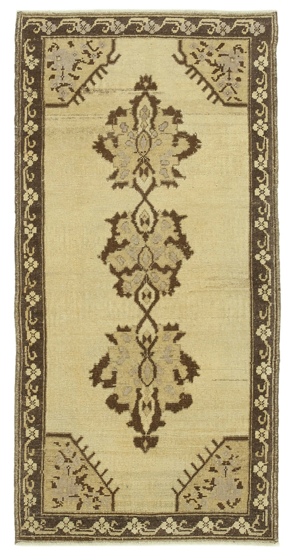 2' 11'' x 6' Beige Vintage Area Rug