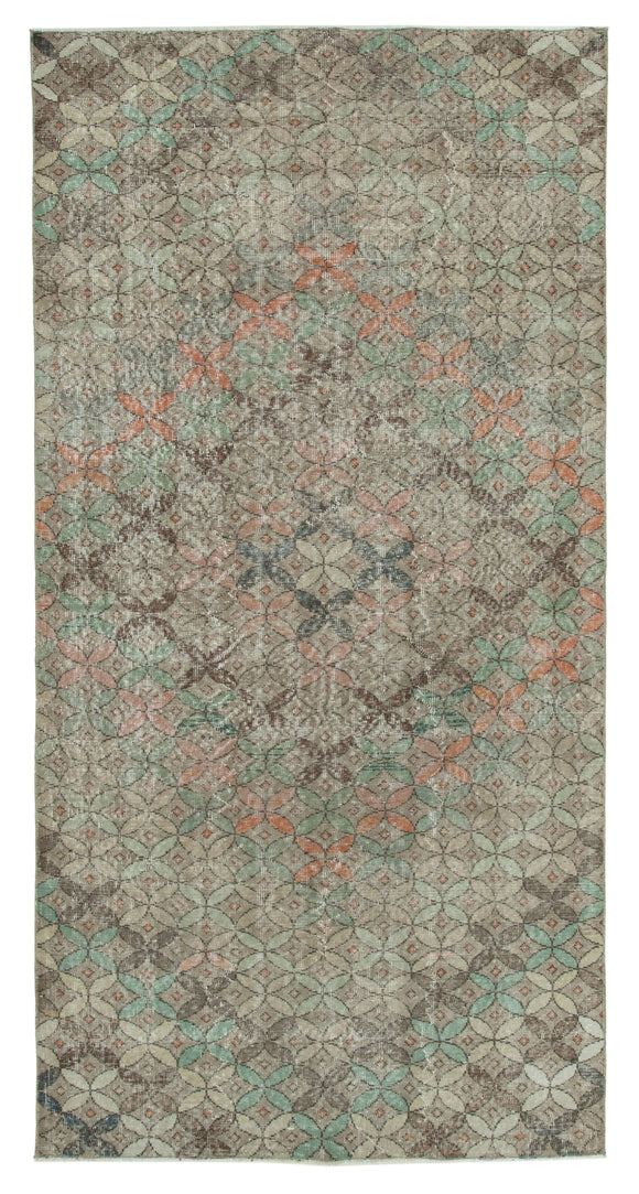 4' 8'' x 9'  Beige Bohemian Rug