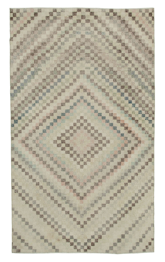 5' 10'' x 10' Beige Bohemian Rug
