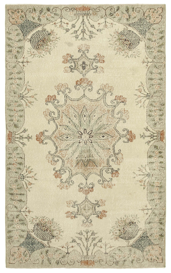 5' x 8' 8'' Beige Vintage Rug