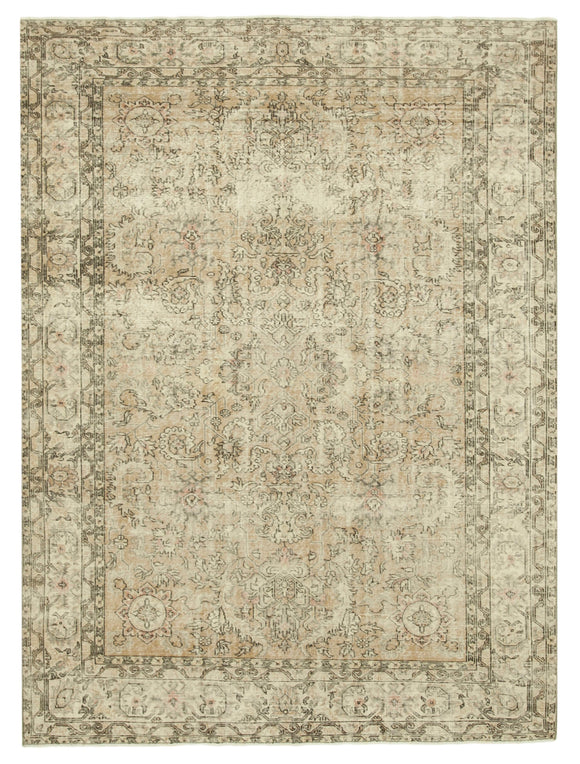 6' 10'' x 9' 3'' Hand-Knotted Vintage Rug