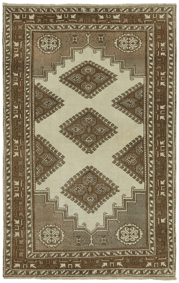 4' 7'' x 7' Beige Small Area Rug