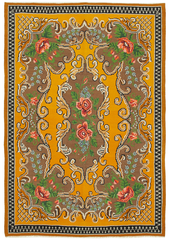 6' 1'' x 8' 10'' Vintage Moldovan Kilim