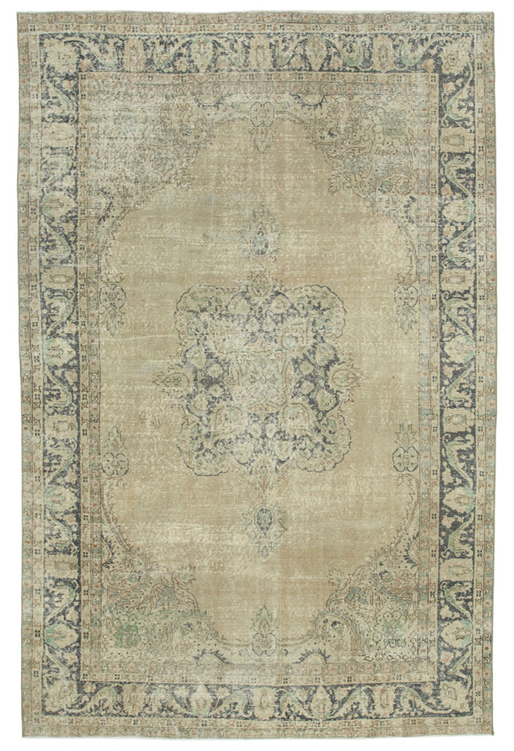 6' 9'' x 10' 2'' Handmade Turkish Vintage Rug