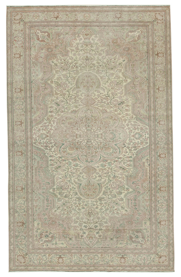 6' 5'' x 10' 2'' Turkish Vintage Hand-Knotted Rug