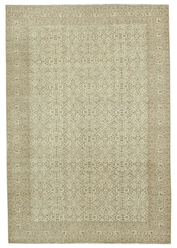 6' 6'' x 9' 7'' Turkish Vintage Hand-Knotted Rug