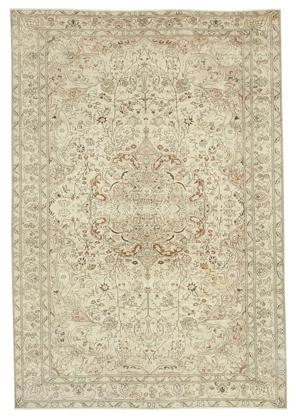 6' 6'' x 9' 6'' Turkish Vintage Hand-Knotted Rug