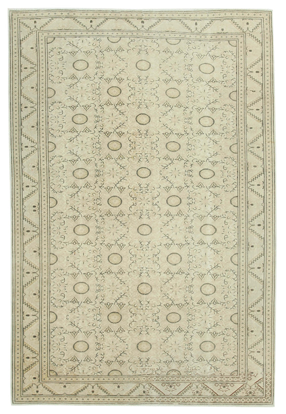 6' 6'' x 9' 8'' Turkish Vintage Hand-Knotted Rug