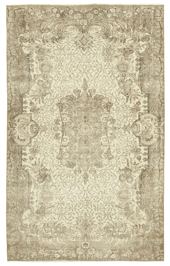 5' 7'' x 9' 2'' Hand-Knotted Turkish Vintage Rug