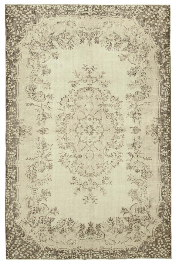 6' 10'' x 10' 2'' Hand-Knotted Turkish Vintage Rug