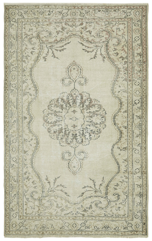 5' 7'' x 8' 10'' Hand-Knotted Turkish Vintage Rug