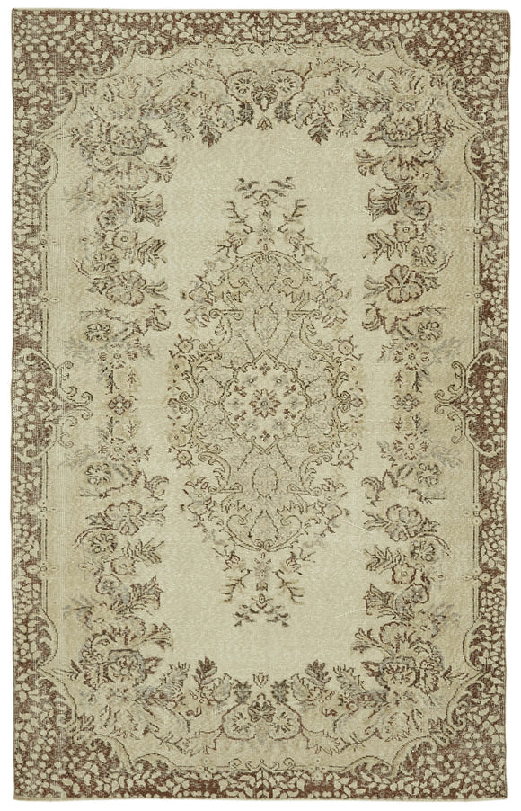5' 7'' x 8' 9'' Hand-Knotted Turkish Vintage Rug
