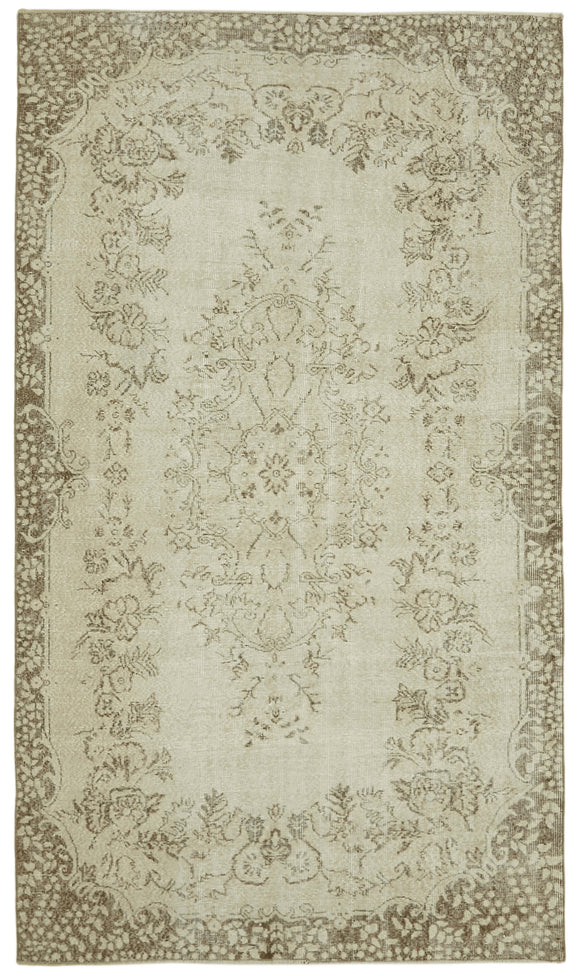5' 5'' x 9' 5'' Hand-Knotted Turkish Vintage Rug