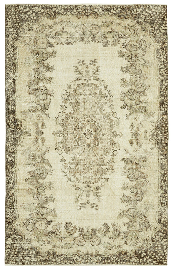 5' 5'' x 8' 6'' Distressed Vintage Rug