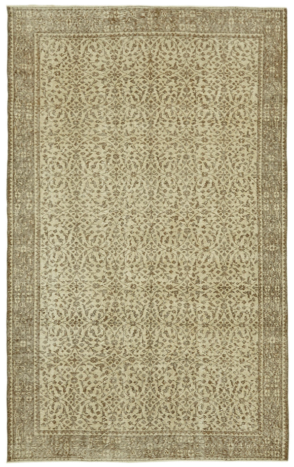 5' 5'' x 8' 9'' Distressed Vintage Rug