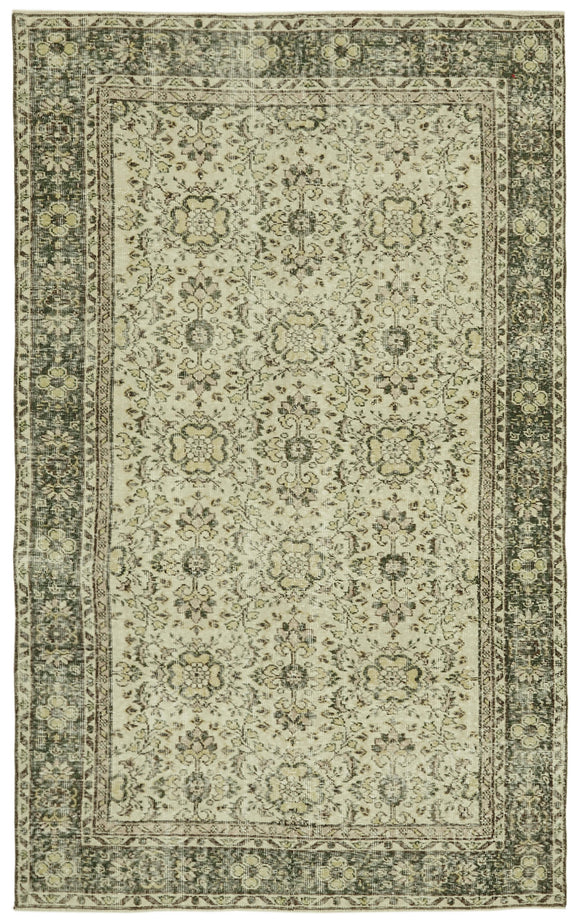 5' 8'' x 9' 1'' Handmade Vintage Rug