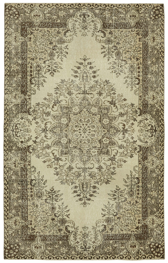 5' 6'' x 8' 7'' Handmade Vintage Rug