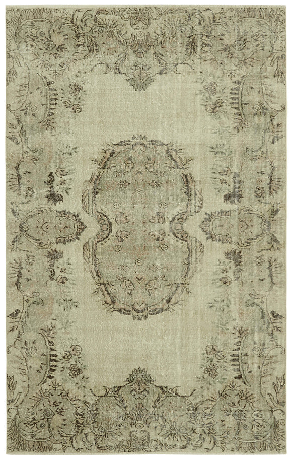 5' 7'' x 8' 8'' Vintage Hand-Knotted Rug