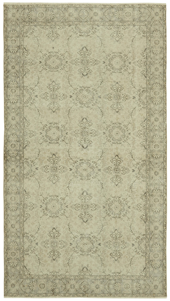 5' 1'' x 9' 1'' Vintage Hand-Knotted Rug