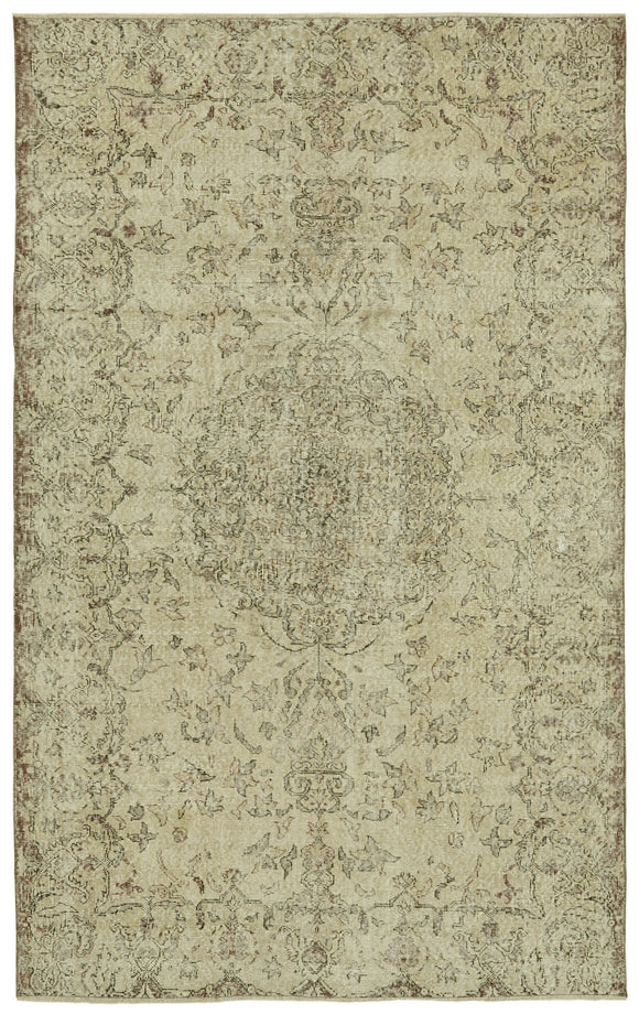 6' 5'' x 10' 3'' Vintage Hand-Knotted Rug
