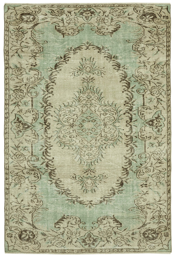 5' 9'' x 8' 5'' Vintage Hand-Knotted Rug