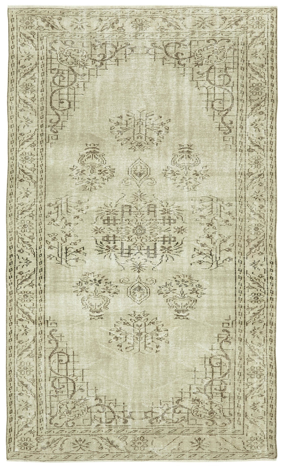 5' 9'' x 9' 5'' Hand-Knotted Vintage Rug