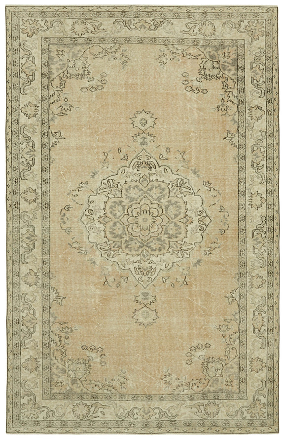 5' 8'' x 8' 7'' Hand-Knotted Vintage Rug