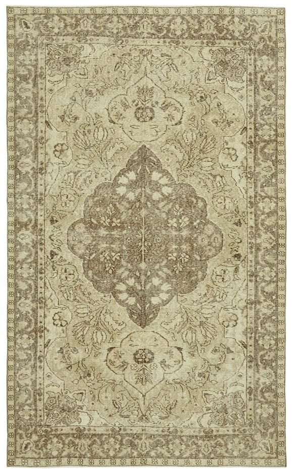 5' 5'' x 8' 11'' Hand-Knotted Vintage Rug