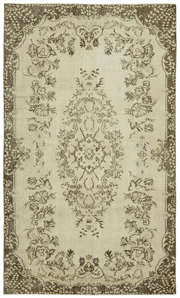 5' 9'' x 9' 6'' Hand-Knotted Vintage Rug