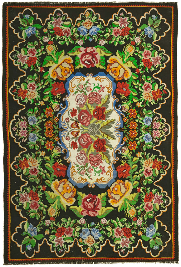 6' 5'' x 9' 5'' Moldovan Floral Vintage Rug
