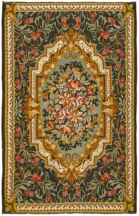 6' 8'' x 9' 11'' Vintage Moldovan Rug