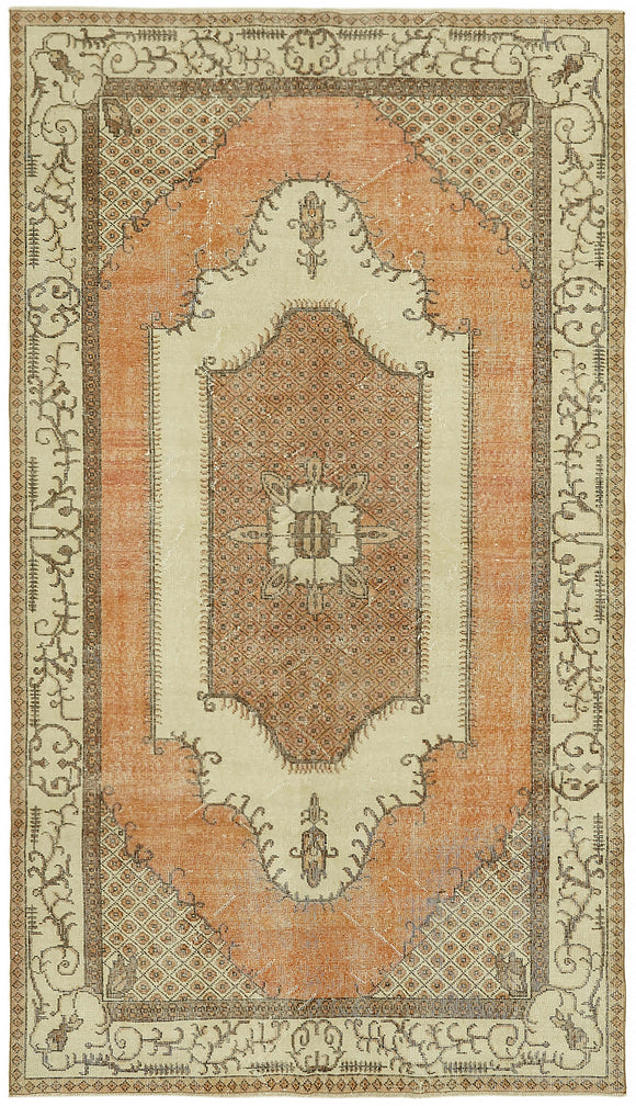 5' 5'' x 9' 4'' Vintage Distressed Rug