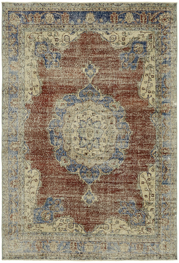 6' 11'' x 9' 11'' Vintage Distressed Rug