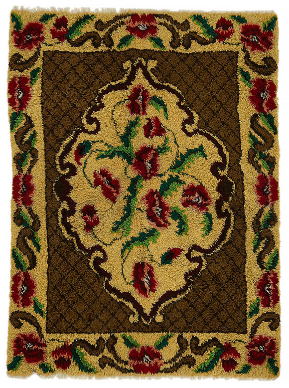 5' 1'' x 6' 9'' Vintage Tulu Rug